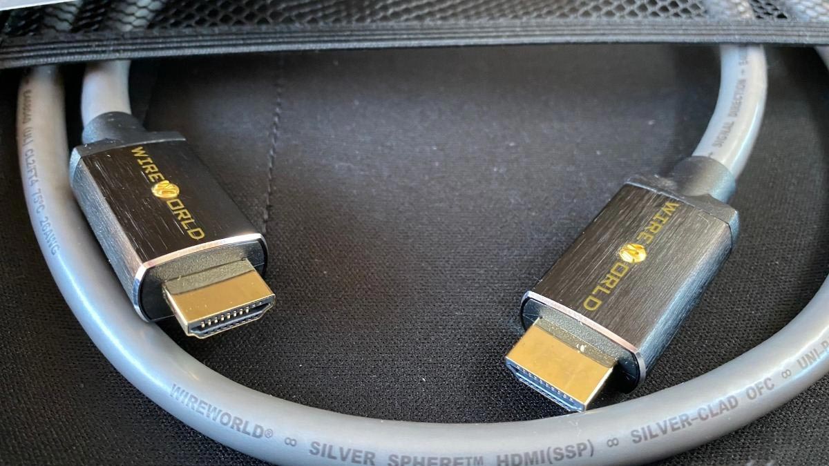 HDMI-кабель Wire World (SSP1.0M) Silver Sphere HDMI 2.0 Cable 1м.