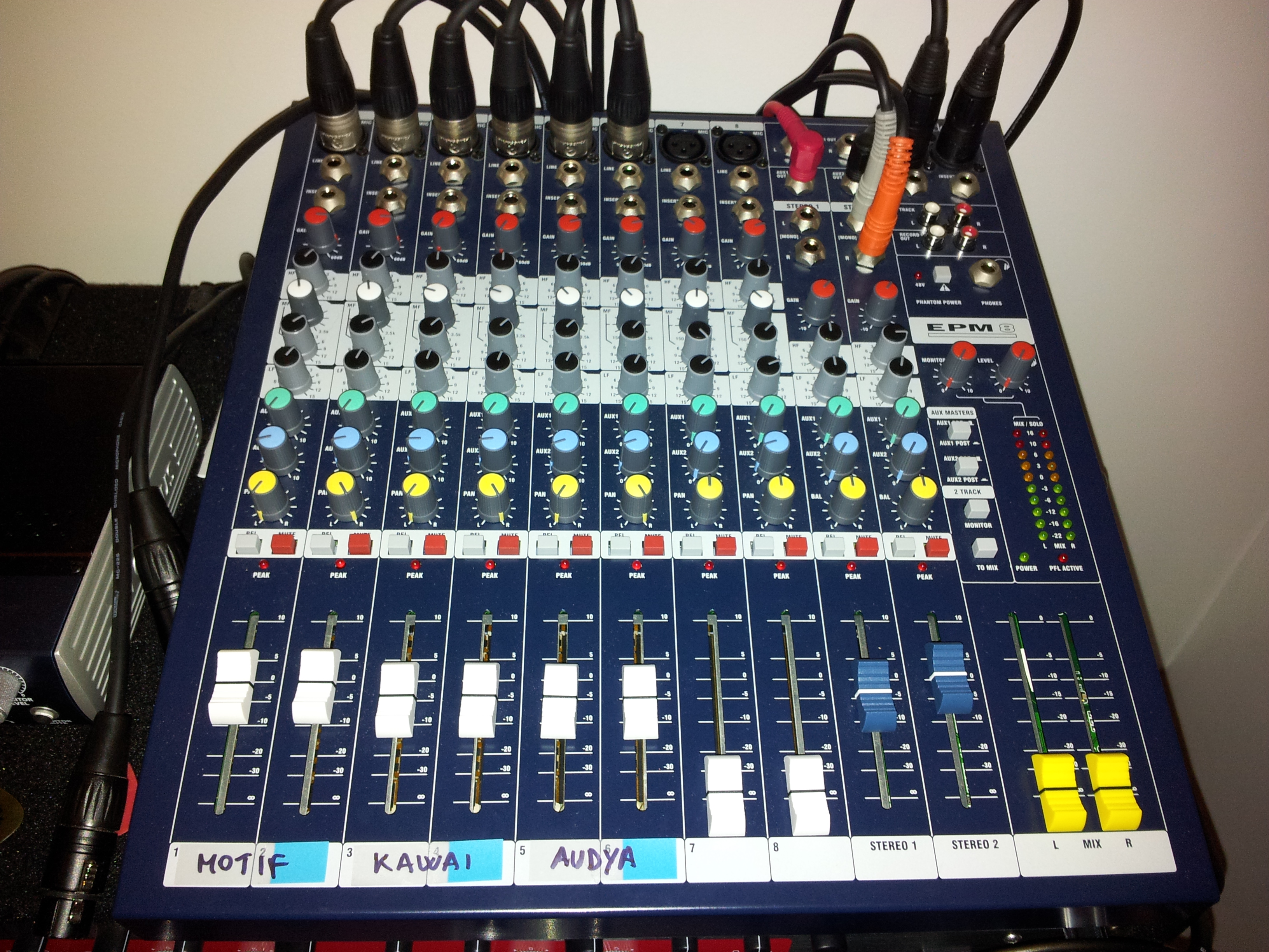 Микшерный пульт Soundcraft EPM8